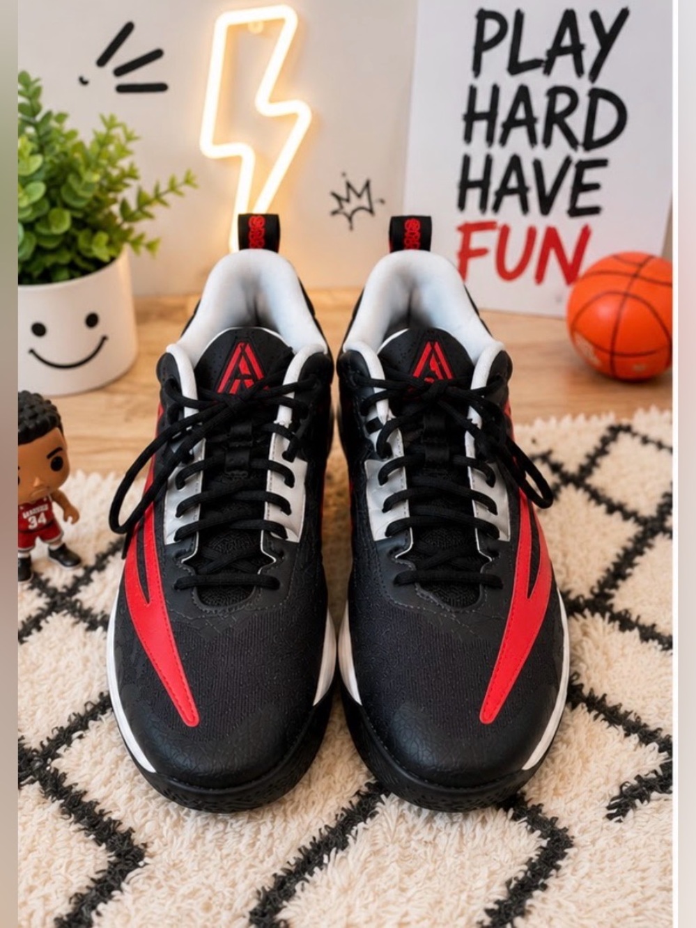Nike Giannis Antetokounmpo immortality 3 black university red NEVER WORN NWOT
